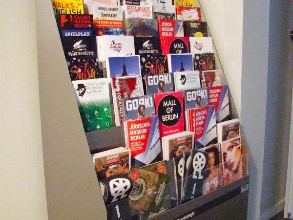 BNB Potsdamer Platz - Rooms & Apartments : photo 10 de la chambre chambre double standard avec salle de bains commune