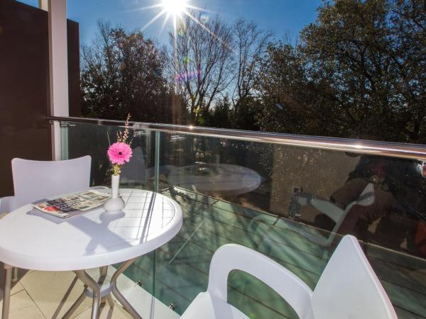 Hotel Crikvenica : photo 3 de la chambre chambre double supérieure avec balcon - côté mer