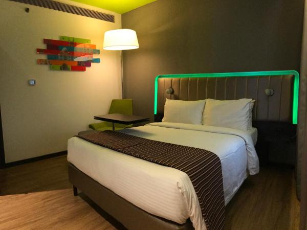 Park Inn by Radisson,South Delhi : photo 7 de la chambre chambre affaires