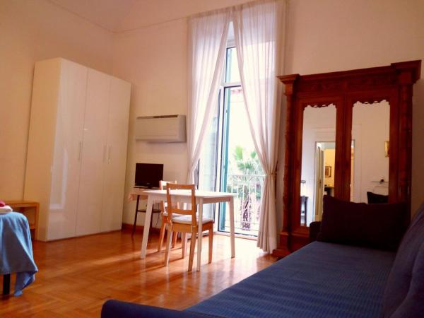B&B Amedeo : photo 4 de la chambre chambre double ou lits jumeaux avec balcon