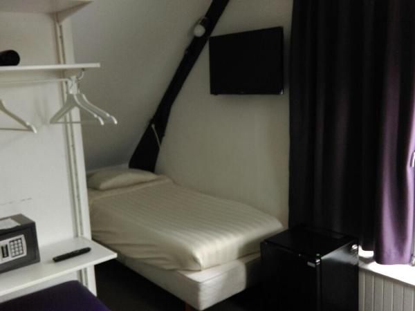 Hotel Bellington : photo 5 de la chambre chambre triple avec salle de bains privative