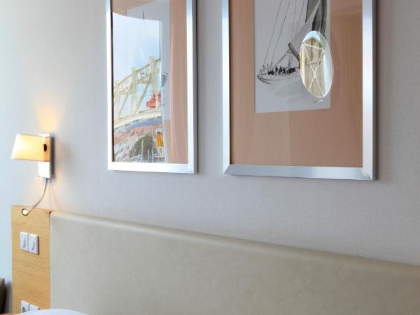 Best Western Premier Hôtel du Vieux-Port : photo 10 de la chambre chambre lit queen-size - vue sur mer