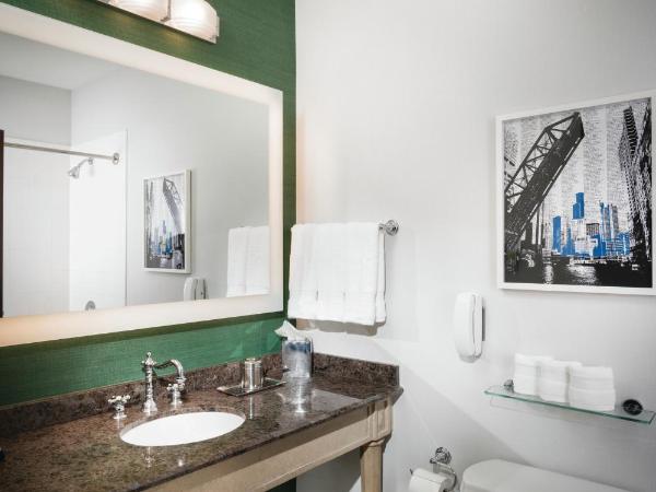 Staypineapple, An Iconic Hotel, The Loop : photo 6 de la chambre suite lit king-size millennium park