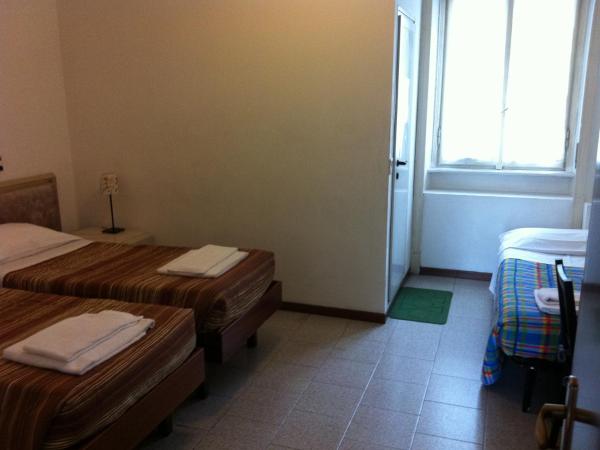 Hotel Gambara : photo 1 de la chambre chambre triple