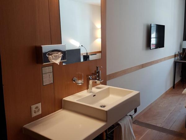 East West Hotel Basel : photo 5 de la chambre chambre double – vue sur ville