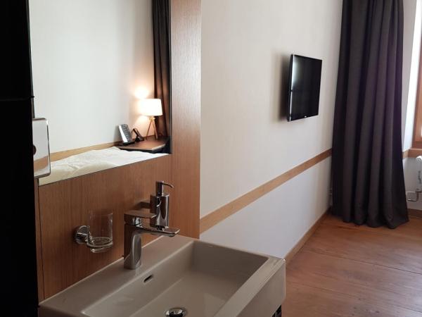 East West Hotel Basel : photo 5 de la chambre chambre simple - vue sur ville