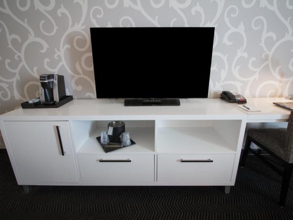 TRYP by Wyndham Savannah : photo 3 de la chambre suite lit king-size - accessible aux personnes à mobilité réduite - non-fumeurs