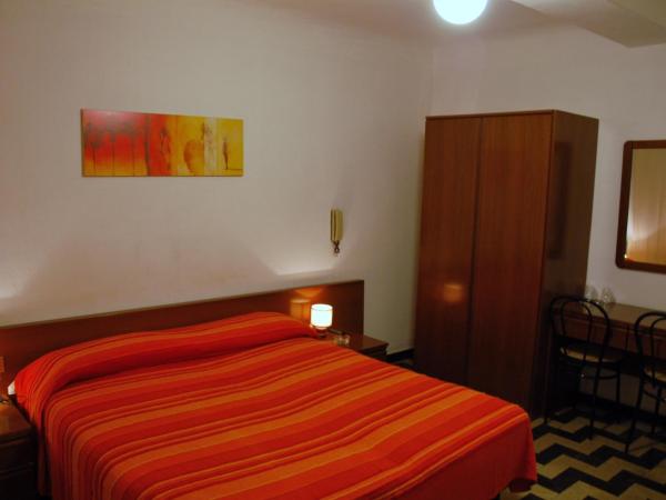 Hotel Major : photo 7 de la chambre chambre double standard avec salle de bains commune