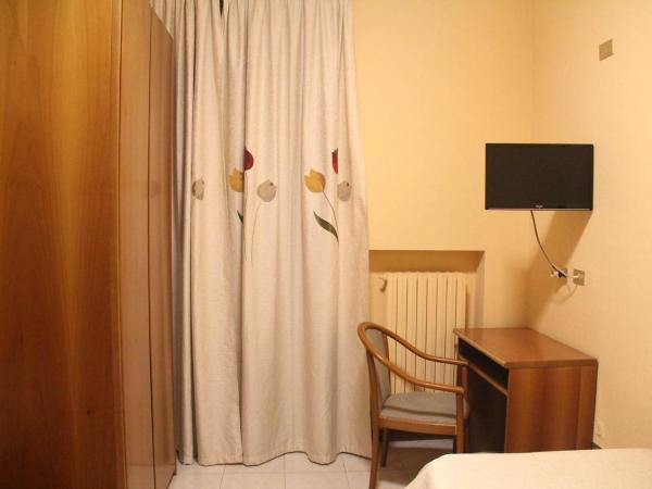 Hotel Cristal : photo 6 de la chambre chambre simple avec balcon commun