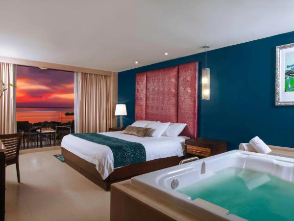 Hard Rock Hotel Cancun - All Inclusive : photo 1 de la chambre hébergement familial deluxe - vue sur lagon (2 chambres)
