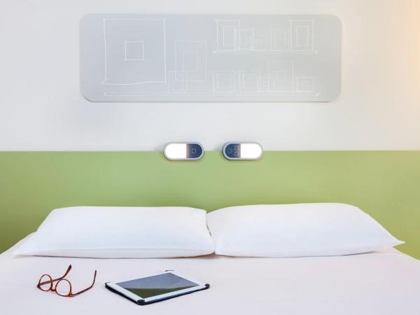 Ibis Budget Mulhouse Centre Gare : photo 2 de la chambre chambre double avec lit superposé