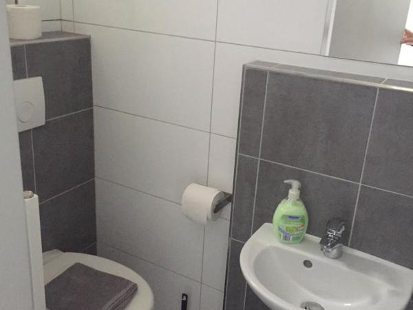 P63 City Rooms Nürnberg Center : photo 4 de la chambre chambre simple