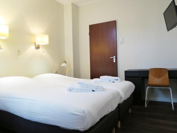 Hotel Carillon : photo 10 de la chambre chambre double avec douche