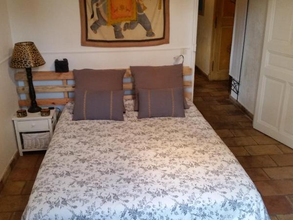 La Douce Heure : photo 1 de la chambre chambre double - vue sur piscine