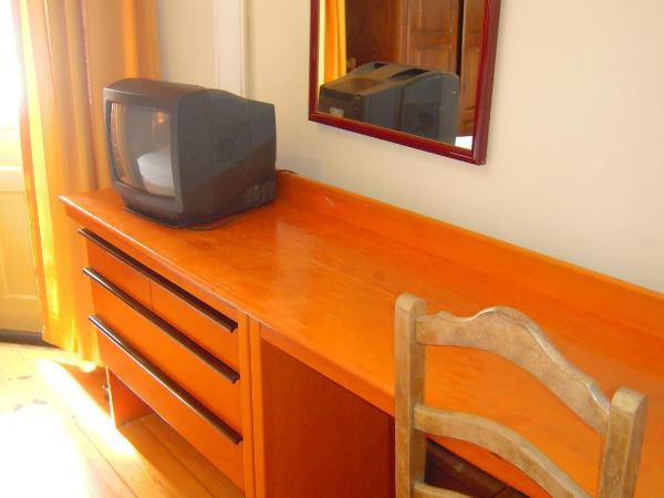 Guesthouse Lusa Atenas : photo 8 de la chambre chambre lits jumeaux