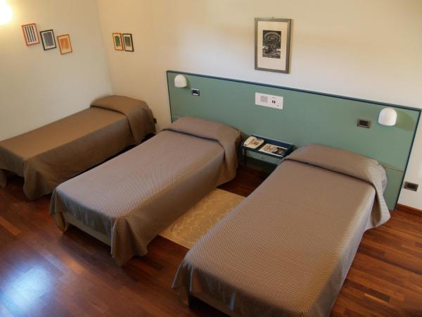 Deco Hotel : photo 1 de la chambre chambre triple