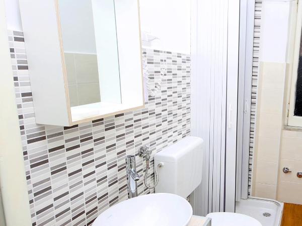 B&B Salernoway : photo 1 de la chambre chambre triple avec salle de bains privative