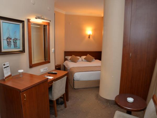 Golden Siyav Hotel : photo 5 de la chambre chambre double standard