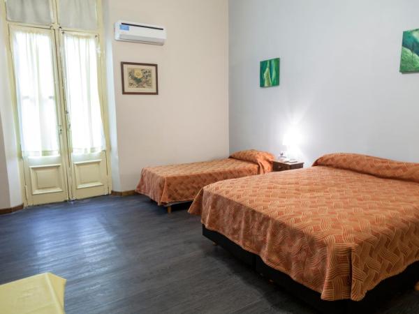 Hotel Reina : photo 5 de la chambre chambre triple standard