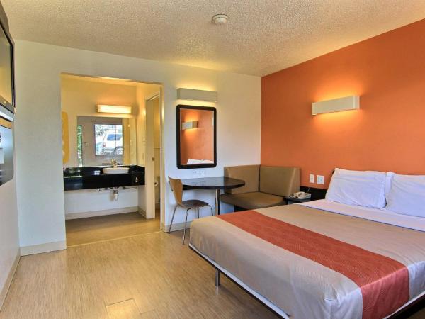 Motel 6-Austin, TX : photo 5 de la chambre chambre lit queen-size