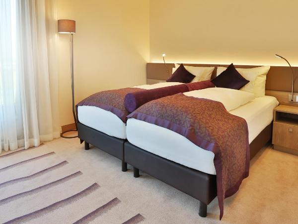 Hotel TheGreen ehemals Köln11 : photo 2 de la chambre deluxe dopplezimmer mit aussicht auf den golfplatz