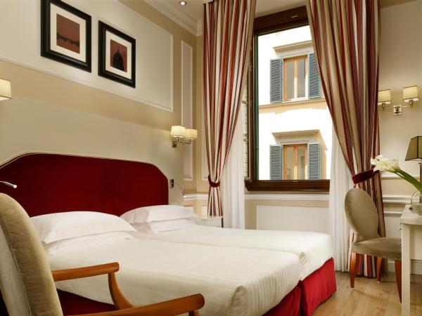 FH55 Hotel Calzaiuoli : photo 2 de la chambre chambre double ou lits jumeaux prestige