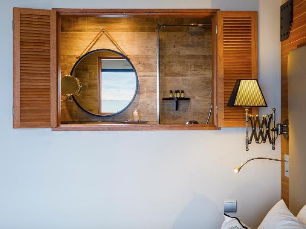 Côte Ouest Hôtel Thalasso & Spa Les Sables d'Olonne - MGallery : photo 7 de la chambre chambre classique lit queen-size avec canapé-lit - vue sur mer