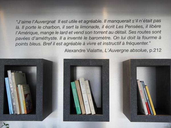 Hotel Litteraire Alexandre Vialatte, BW Signature Collection : photo 8 de la chambre chambre triple supérieure avec vue