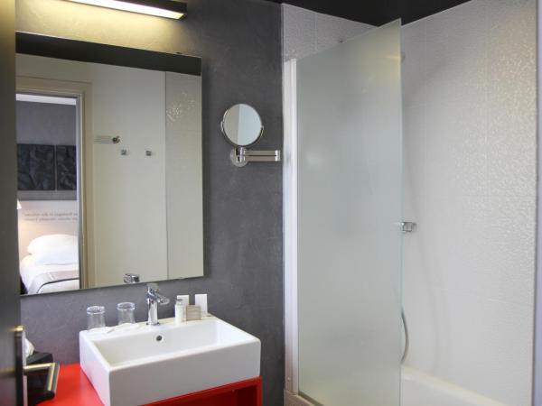 Hotel Litteraire Alexandre Vialatte, BW Signature Collection : photo 7 de la chambre chambre triple supérieure avec vue