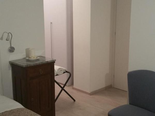 Dafne B&B : photo 2 de la chambre chambre familiale avec salle de bains privative