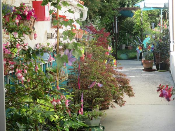 Le Parisien : photo 2 de la chambre chambre double avec salle de bains commune