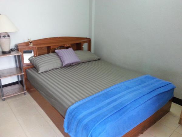 Roong-Arun Apartment : photo 4 de la chambre chambre double avec balcon