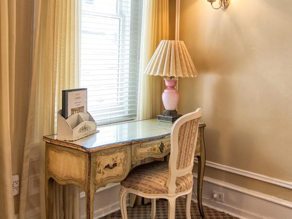 La Reserve Bed and Breakfast : photo 3 de la chambre chambre de luxe avec lit king-size – 1