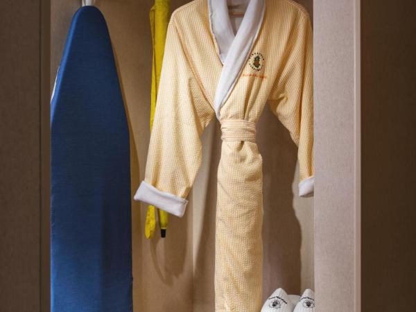 Staypineapple, University Inn, University District Seattle : photo 6 de la chambre chambre lit king-size premier avec canapé-lit