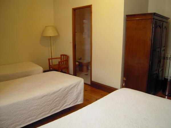 Guesthouse Lusa Atenas : photo 8 de la chambre chambre quadruple