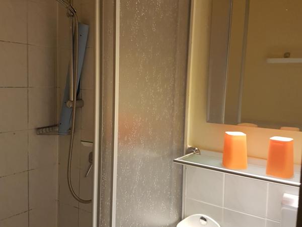 Pension Hubertus : photo 5 de la chambre chambre double ou lits jumeaux avec douche