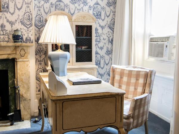 La Reserve Bed and Breakfast : photo 6 de la chambre chambre lit queen-size avec salle de bains commune n° 1