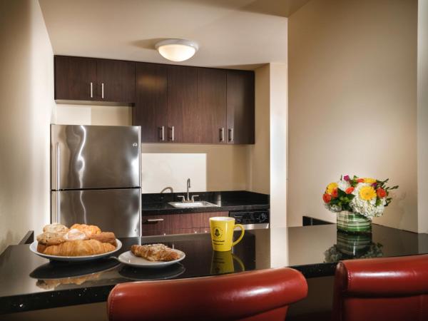 Staypineapple, The Maxwell Hotel, Seattle Center Seattle : photo 4 de la chambre suite 2 lits queen-size avec canapé-lit 