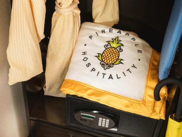 Staypineapple, The Maxwell Hotel, Seattle Center Seattle : photo 3 de la chambre chambre avec 2 grands lits queen-size 