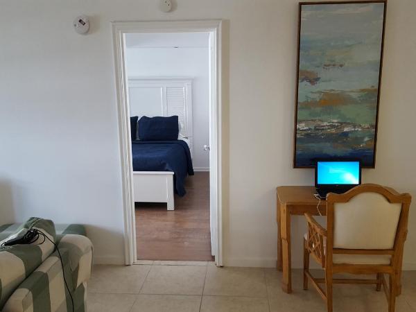 2 Bedroom 2 Bath Beachfront Condo on Miami Beach Millionaire Row : photo 2 de la chambre appartement 2 chambres