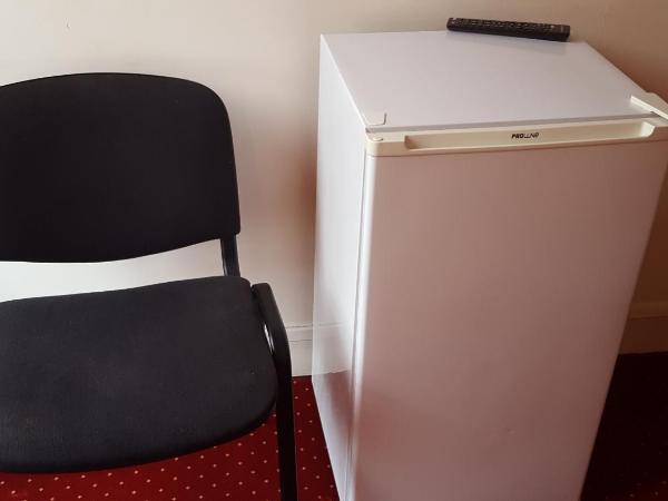 Hôtel Média : photo 4 de la chambre chambre quadruple avec salle de bains