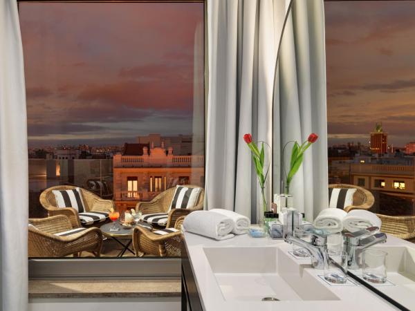 H10 Puerta de Alcalá : photo 3 de la chambre chambre double deluxe avec terrasse