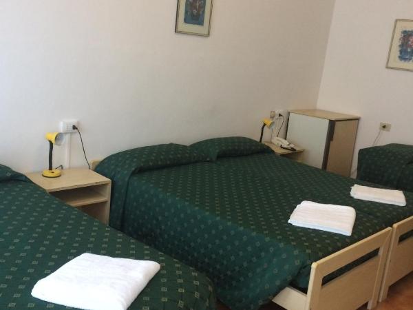 Hotel Bodoni : photo 2 de la chambre chambre quadruple