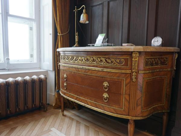 Hôtel Marie-Rollet : photo 3 de la chambre chambre double avec 2 lits doubles