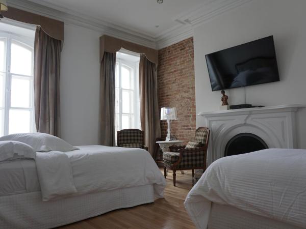 Hôtel Marie-Rollet : photo 1 de la chambre chambre double avec 2 lits doubles