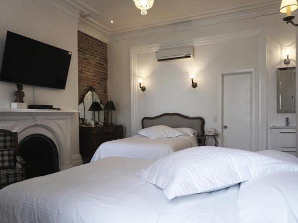 Hôtel Marie-Rollet : photo 8 de la chambre chambre double avec 2 lits doubles