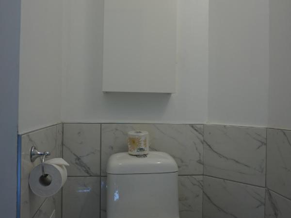 Hôtel Marie-Rollet : photo 2 de la chambre petite chambre Économique avec salle de bains privative dans le couloir