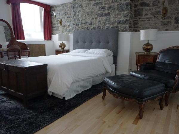 Hôtel Marie-Rollet : photo 1 de la chambre chambre lit queen-size - demi sous-sol