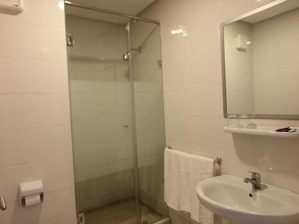 Hotel El Djenina : photo 3 de la chambre chambre triple standard