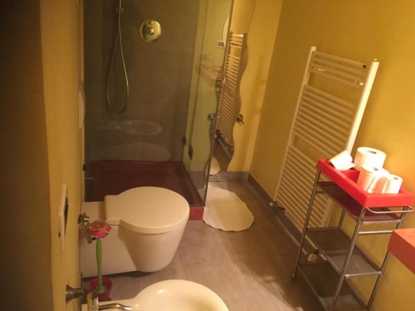 Due Papi : photo 9 de la chambre chambre lits jumeaux avec salle de bains privative séparée